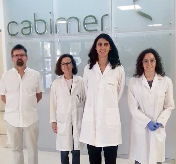 Belen Gómez González y su equipo