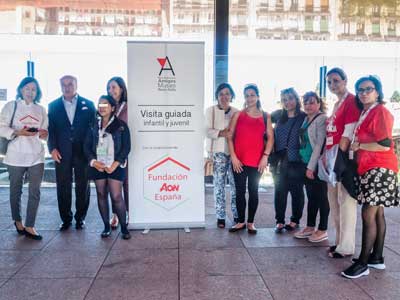 La Fundación Aon promueve junto a la AECC una visita de quince niños y jóvenes del Hospital 12 de Octubre al Museo Reina Sofía