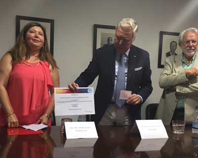 La academia de dermatología dona 8.500€ a la aecc