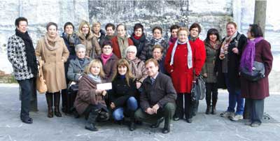 La Asociación de Comerciantes y Hosteleros de Ermua con la Junta Local de la aecc