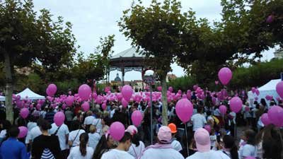 La cantante Chenoa amadrina la IX Marcha contra el Cáncer de Avon en Alcalá de Henares a favor de la AECC 