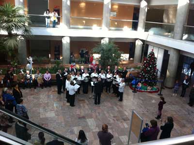 Los hospitales madrileños con presencia del Voluntariado de la AECC celebran la Navidad 
