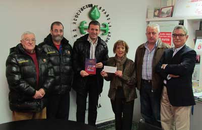 La Peña Barcelonista de Villabalter entrega un cheque