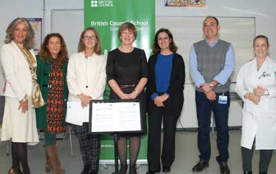 El British Council School dona más de 15.000 euros a la AECC