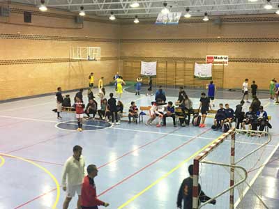 Bustarviejo hace bandera del lazo dorado del cáncer infantil a través de una jornada deportiva a beneficio de la AECC