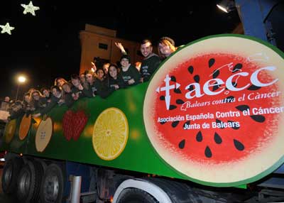 La alimentación saludable de la aecc desfila en la Cabalgata de Reyes