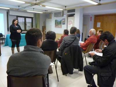 La Psicooncóloga Arantxa Isidro llevando a cabo un nuevo curso para dejar de fumar en 2015