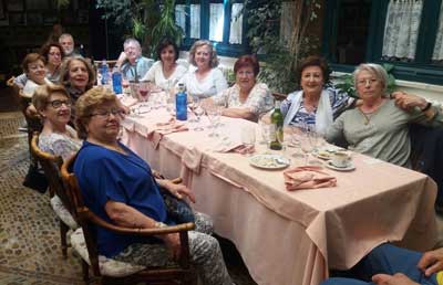 Voluntarios del AECC en el Hospital 12 de Octubre visitan Chinchón en su primera excursión del año