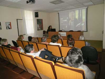 Cine coloquio con los voluntarios a domicilio y cuidados paliativos