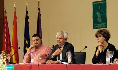 Ignacio Muñoz Pidal preside la clausura del Magister de Psicooncología de la Universidad Complutense