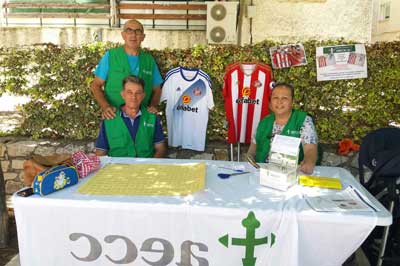 Dos camisetas del Sunderland inglés del futbolista Javier Manquillo, sorteadas en Colmenar de Oreja a favor de la AECC