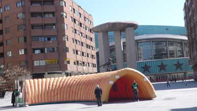 Colon gigante en la Plaza de Felipe II