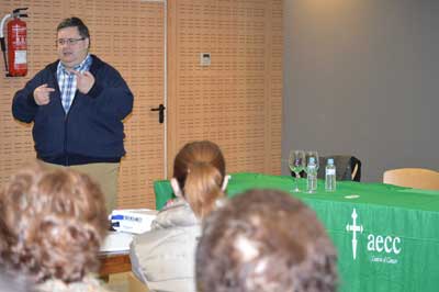El Dr. Méndez en la conferencia en Villaconejos