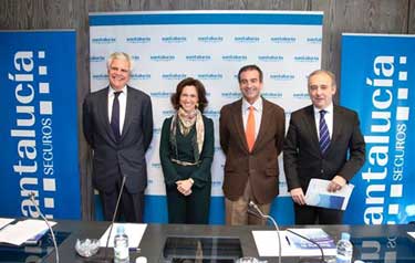 Santalucía Seguros firma un convenio de colaboración con la aecc, Cáritas y Cruz Roja