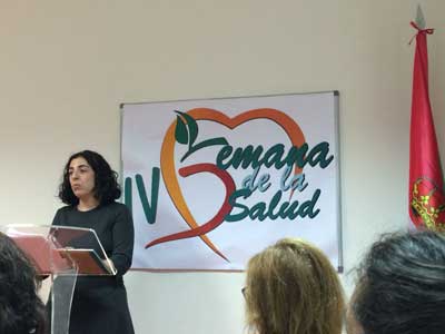 La AECC de Coslada sensibiliza a sus vecinos en protección solar conociendo su piel en la IV Semana de la Salud