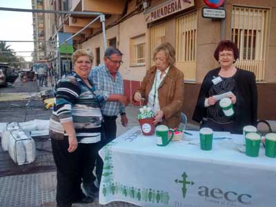 La aecc Castellón realiza su campaña de cuestación en el Grao