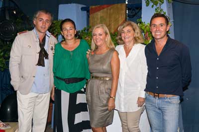 Desfile de Esteban Freiria aecc Málaga