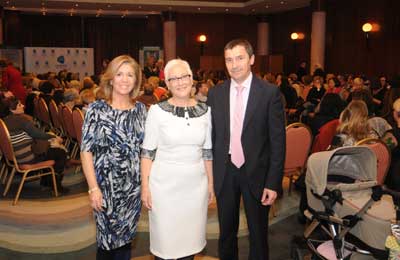 Teresa Martorell, Cati Sorell y Toni Ferrer al inicio del Desfile solidario.