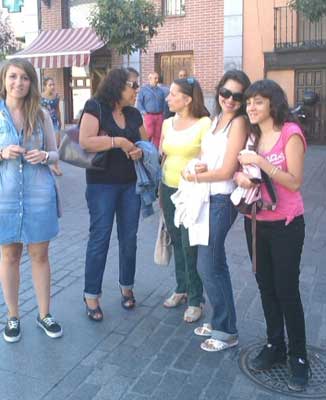 Los voluntarios de la aecc en el Hospital del Henares disfrutaron de un 