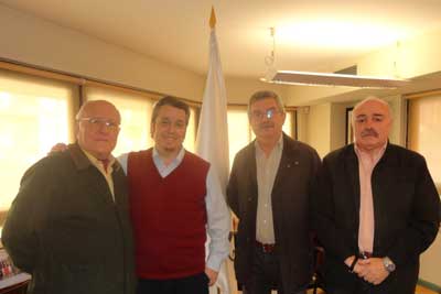 Entrega del donativo a la aecc de la Casa de Andalucía de Albacete