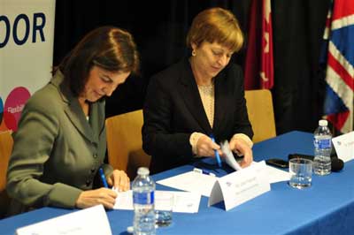 Pilar Perote vicepresidenta de la aecc y Gillian Flaxman, directora del Bristish Council School