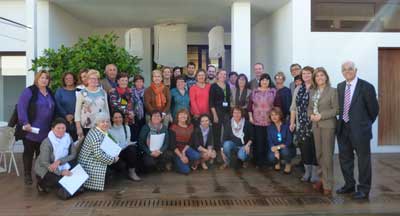 Foto de grupo de los asistentes a los actos con motivo del Encuentro de Voluntariado en el Hotel Es Marès de Sant Francesc Xavie