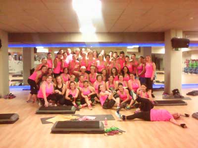 Medio centenar de mujeres, en la ‘master class’ contra el cáncer de ‘VivaGym’ en Fuenlabrada