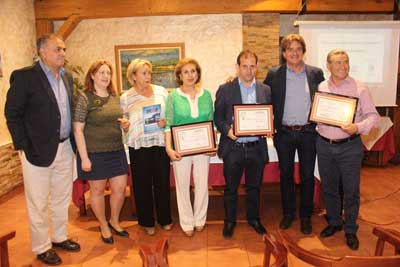 UNEFSUR reconoce la labor solidaria de la presidenta de la AECC de Fuenlabrada, Paloma Pérez Montero