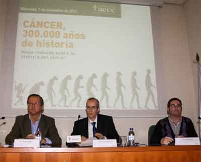 Mesa de la Jornada Cáncer: 300.00 años de historia