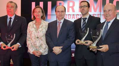 La AECC homenajeada por el Campeón de la UEFA en los III Premios de su Fundación