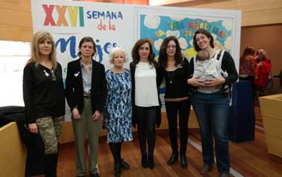 El Ayuntamiento de Las Rozas reconoce la labor de la Junta local de la AECC en el Día Internacional de la Mujer