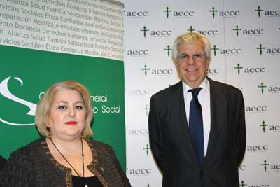 Ana Lima, presidenta del Consejo general de Trabajo Social e Ignacio Muñoz, presidente de la AECC