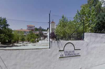 Alumnos del Colegio Los Peñascales de Las Rozas resuelven sus dudas sobre el tabaco en una jornada impartida por la AECC