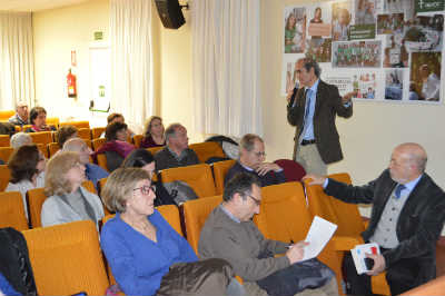 El doctor guipuzcoano Fernando Fombellida muestra en la AECC de Madrid cómo cocinar para prevenir el cáncer