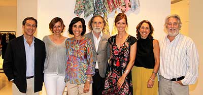 Pañuelos ‘Sunrise’ diseñados por alumnos de IADE son expuestos y puestos a la venta para la AECC