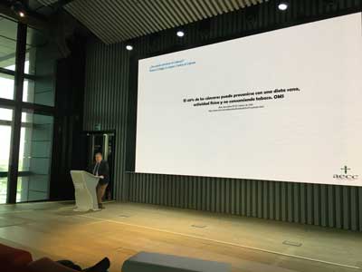 El doctor de la AECC Santiago Méndez presenta el Código Europeo Contra el Cáncer en CEPSA