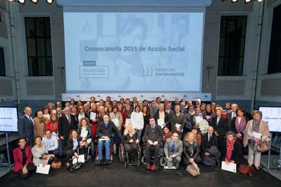 Fundación Montemadrid y Bankia apoyan con un vehículo de cuidados paliativos a la AECC