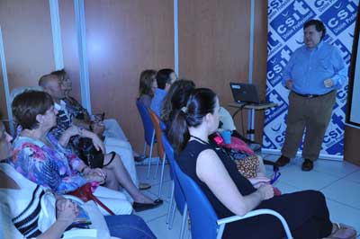 Cerca de cuarenta miembros de CSIT-Unión Sindical se informan sobre protección solar gracias a la AECC