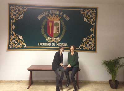 Psicólogas de la AECC madrileña imparten un taller de prevención del cáncer 