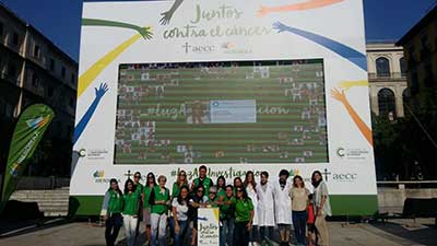 Pantalla gigante de Iberdrola y AECC en Madrid para dar a conocer a los investigadores en cáncer