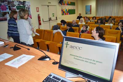 La AECC forma a sus representantes locales en alimentación, control de peso e índice de masa corporal