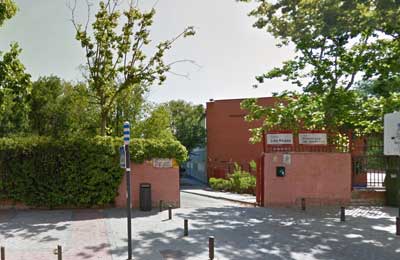 La biblioteca del CEPA ‘Las Rosas’ de Madrid, repleta para escuchar el mensaje de prevención de la AECC 