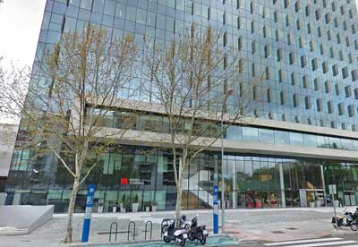 Profesionales de la AECC hablan de prevención tabáquica a los empleados de la cervecera Mahou