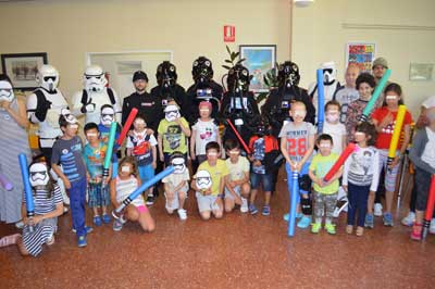 ‘¡Que la fuerza te acompañe!’, exhortaron los personajes de la serie cinematográfica ‘Star Wars’ en su visita a la Residencia de