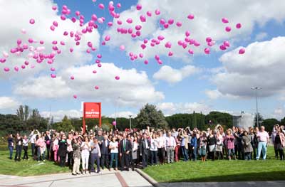 Mapfre cierra con éxito la campaña “súmate al rosa” de la aecc