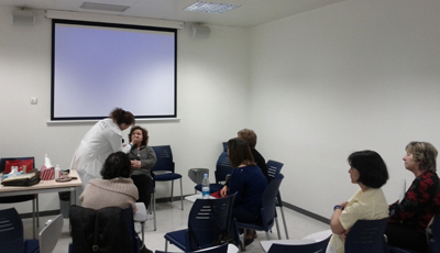 Taller de maquillaje y cuidados de la piel en el Hospital Universitario Infanta Cristina