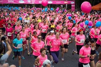 Marea rosa en la XI Carrera de la Mujer de Madrid
