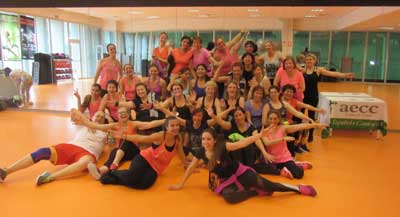 Cerca de un centenar de personas se solidariza con la AECC el Día Mundial de la Danza en Body Factory Móstoles