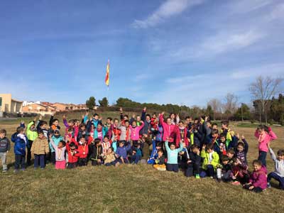 Decenas de niñas y niños participan en la primera Carrera por la Infancia de Meco a beneficio de la AECC 