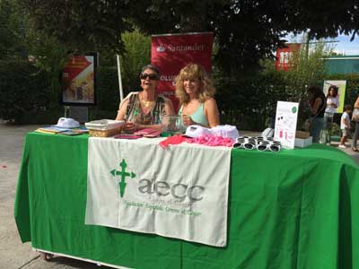 Voluntarios Santander Comprometidos “despiertan sonrisas” en el hipódromo de Madrid a favor de la aecc
